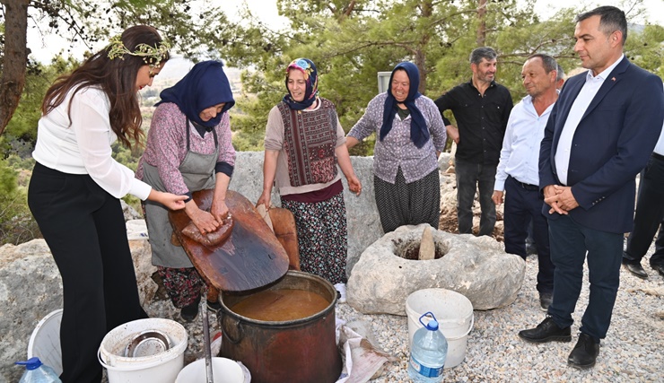 Manavgat’ta Zeytin ve Zeytinyağı Festivali coşkuyla başladı