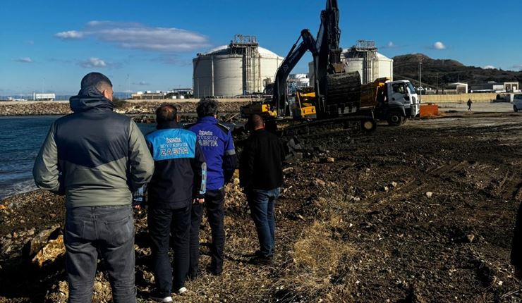 Tehlikeli atıkların kazı ve taşıma işlemi durduruldu