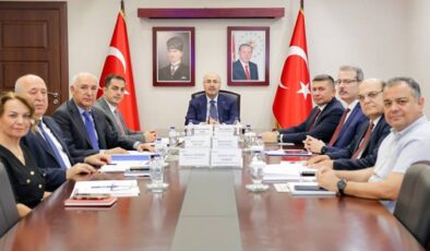 Adana’da tavuk çiftlikleri masaya yatırıldı