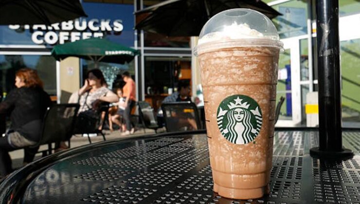 Starbucks 900 çalışanı işten çıkarıyor