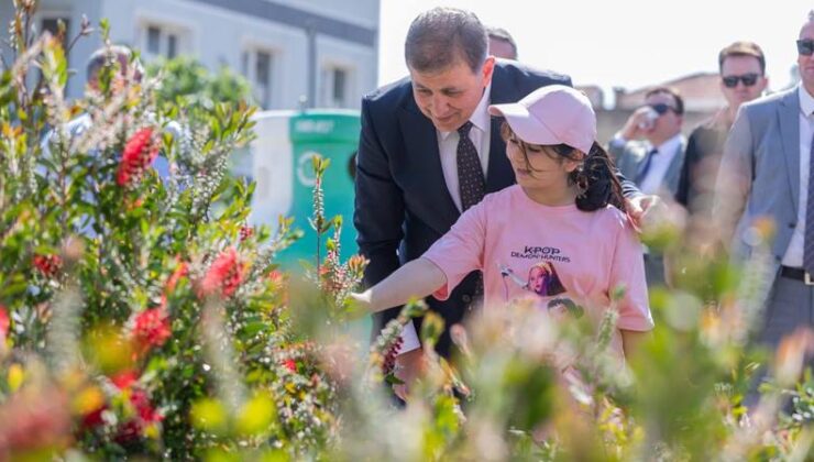 İzmir’de Çiçek Şöleni başladı