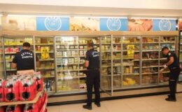 Ceyhan’da zincir marketler denetlendi